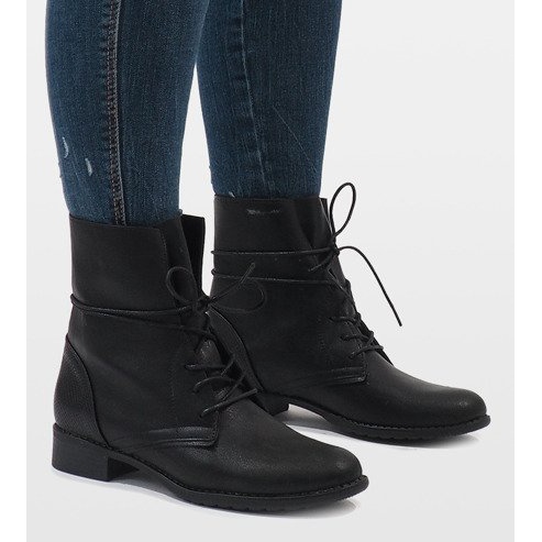 Svarta snörstövlar 16006-58 1