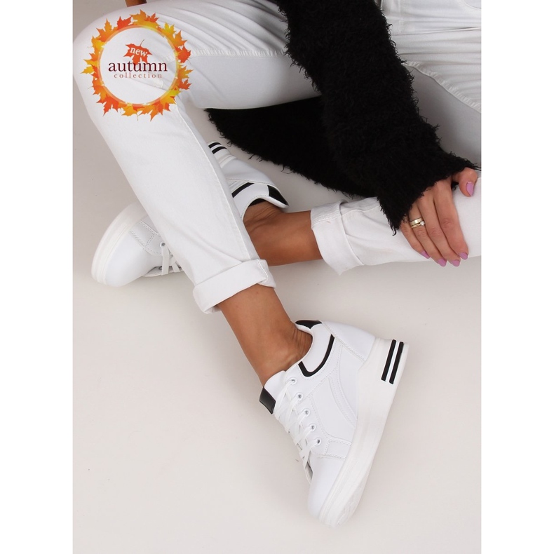 Vita BY-0370 WHITE / SVARTa sneakers på en dold kil 1