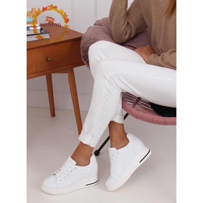 Vita BY-0370 WHITE / WHITE sneakers på en dold kil 1
