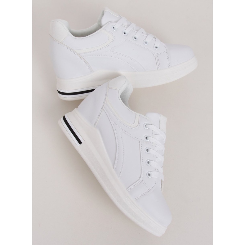 Vita BY-0370 WHITE / WHITE sneakers på en dold kil 2