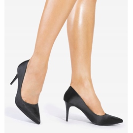 Svarta pumpar på LEI-160 hälen 1