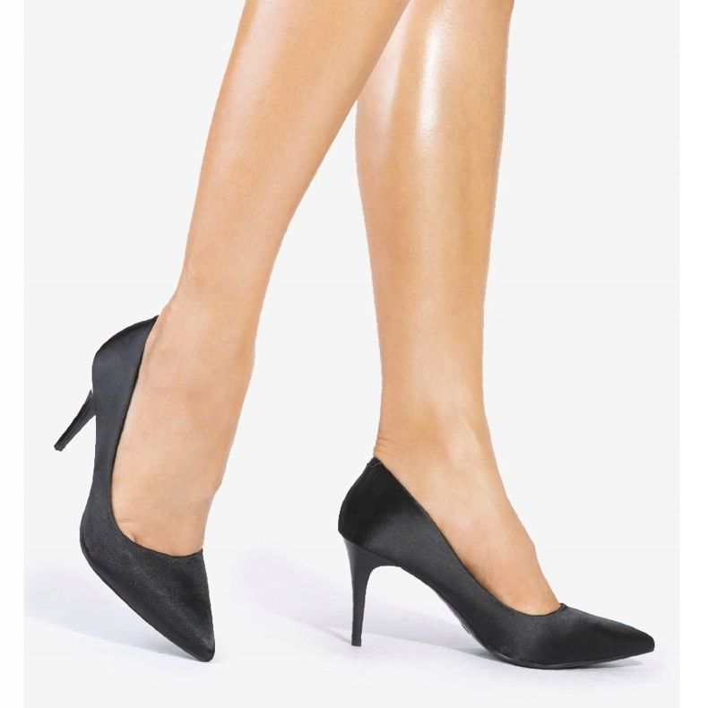 Svarta pumpar på LEI-160 hälen 1