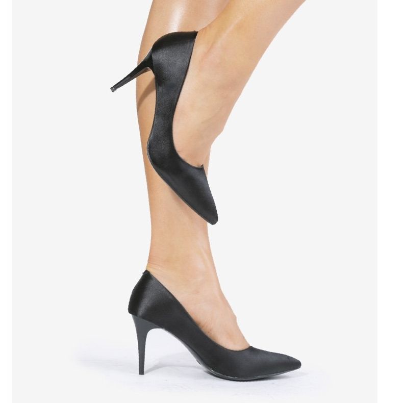 Svarta pumpar på LEI-160 hälen 2