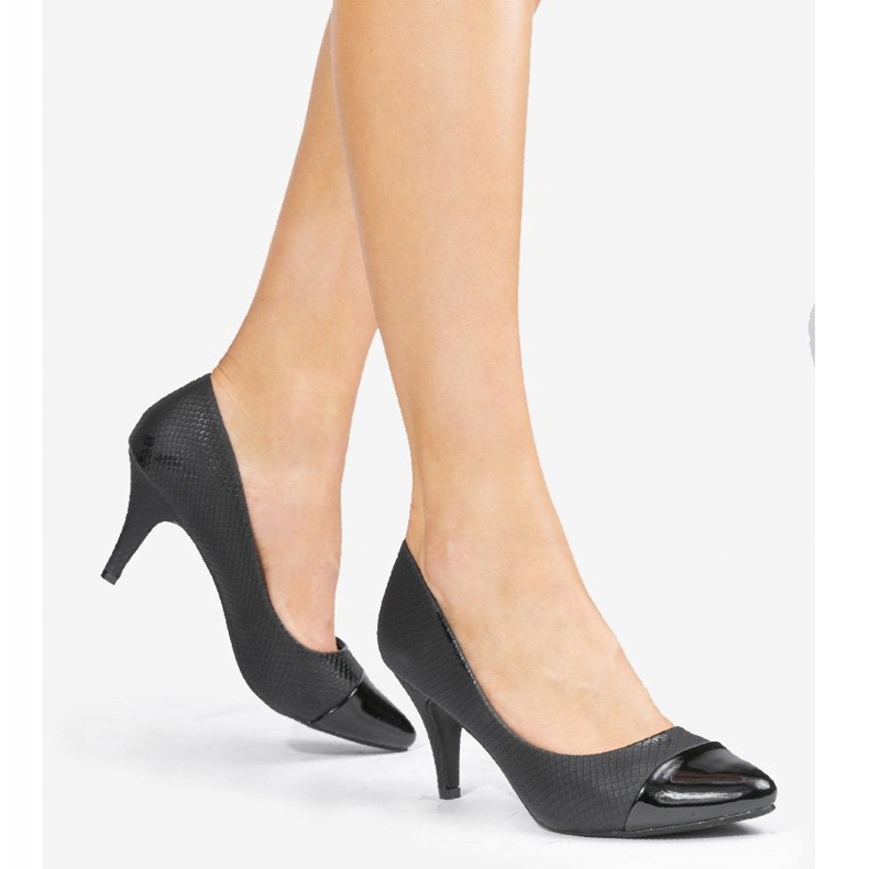 Svarta pumpar på YS-437 hälen 2