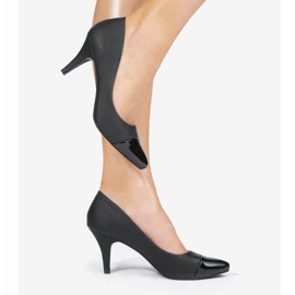 Svarta pumpar på YS-437 hälen 1