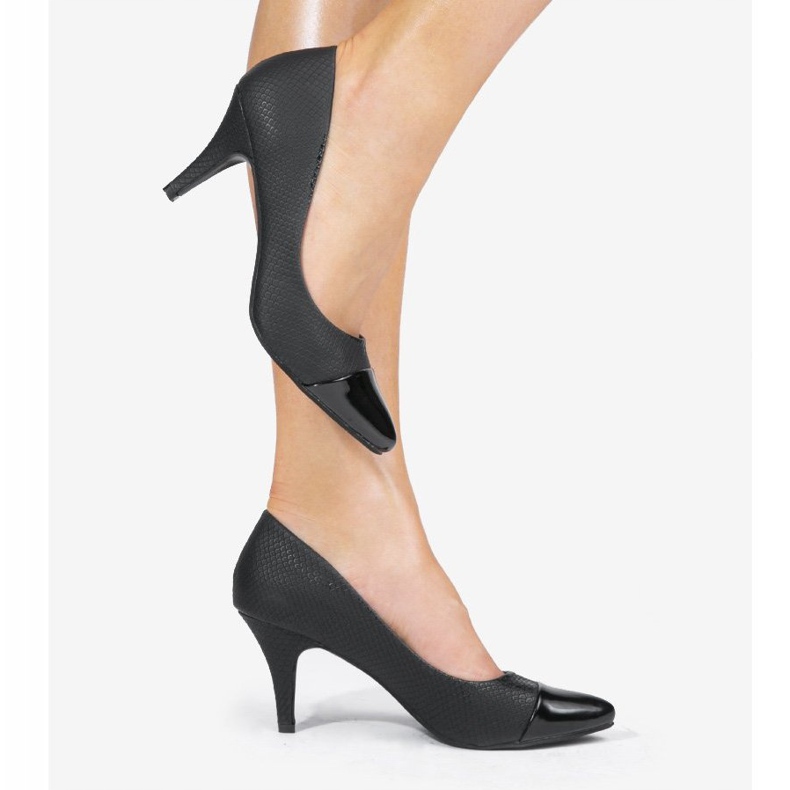 Svarta pumpar på YS-437 hälen 1