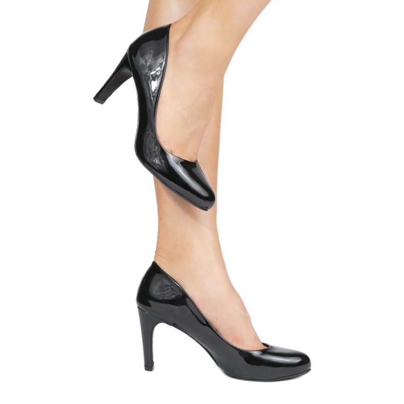 Svarta lackpumpar på YS-452-pelaren 1