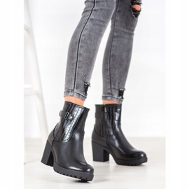 J. Star Varma stövlar på stolpen svart 1