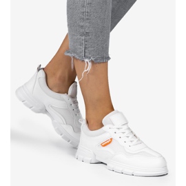 Vita trendiga sportskor C051 1