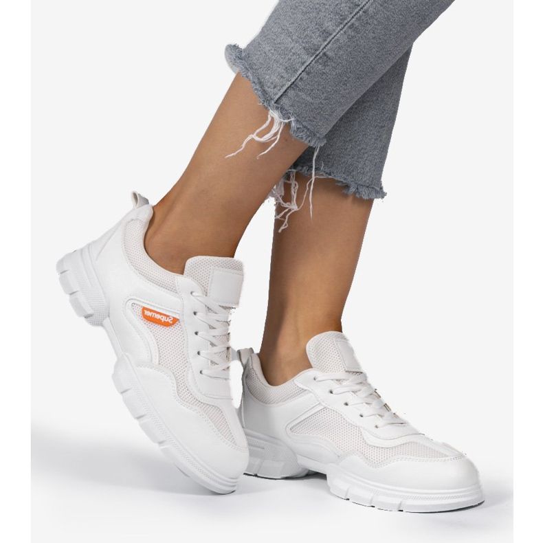 Vita trendiga sportskor C051 2