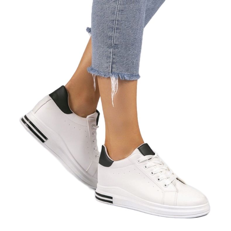 Vita sneakers på kilsneakers 1061 svart 1