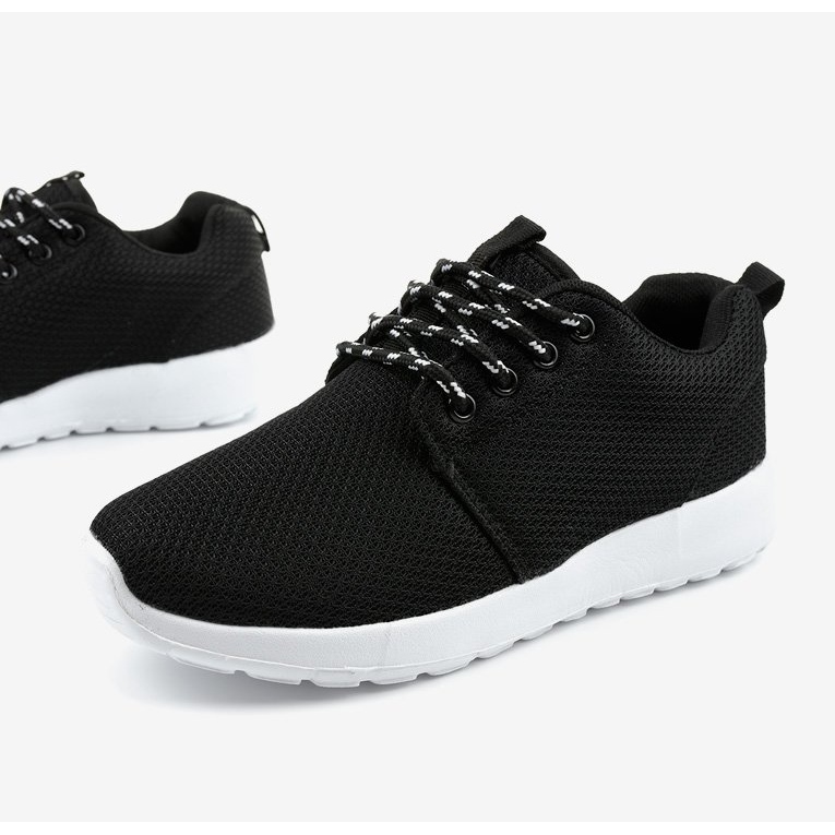 Svarta sportskor DN15-1 1