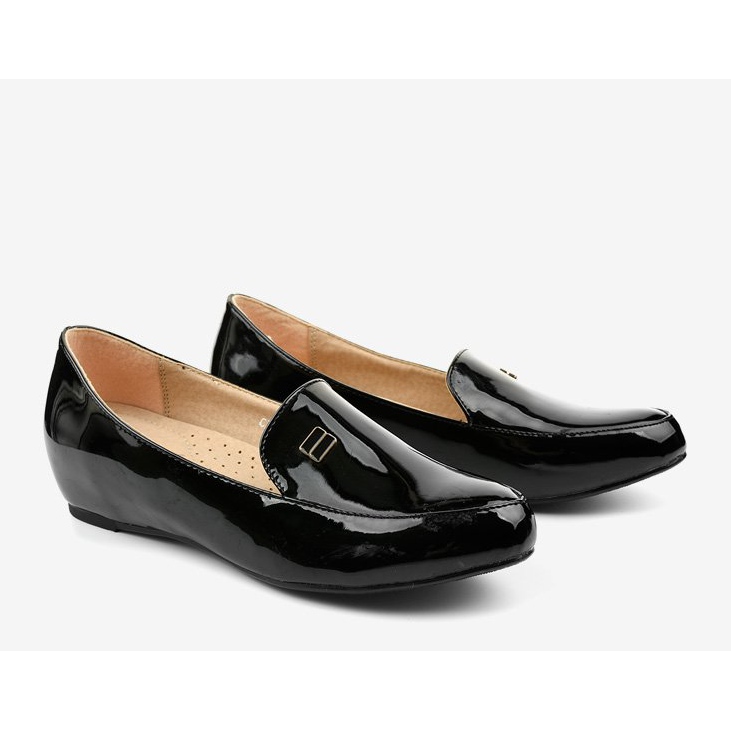 Svartlackerade mockasiner på C16 -kilen 2