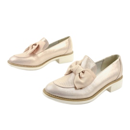 Svarta slip-on skor med en RS-WED2 rosett gyllene 2