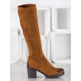 Stövlar på VINCEZA -plattformen 2