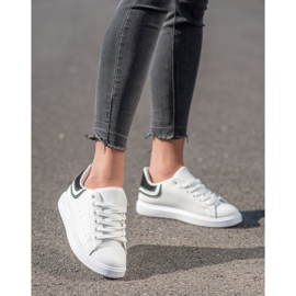 SHELOVET Bekväma vita sneakers 1