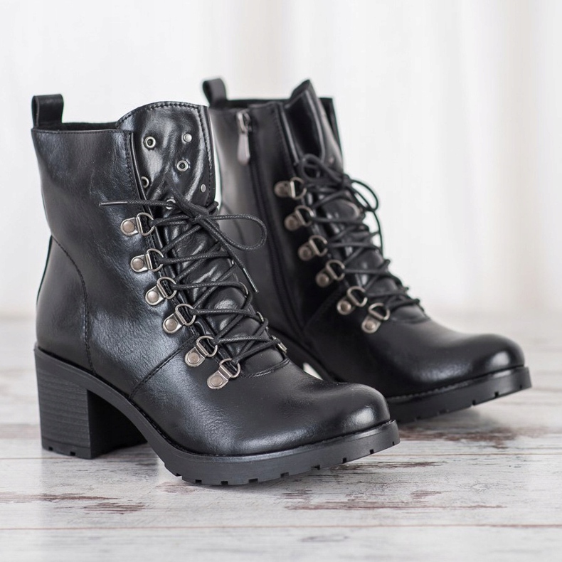 Arbetare på VINCEZA -inlägget svart 1