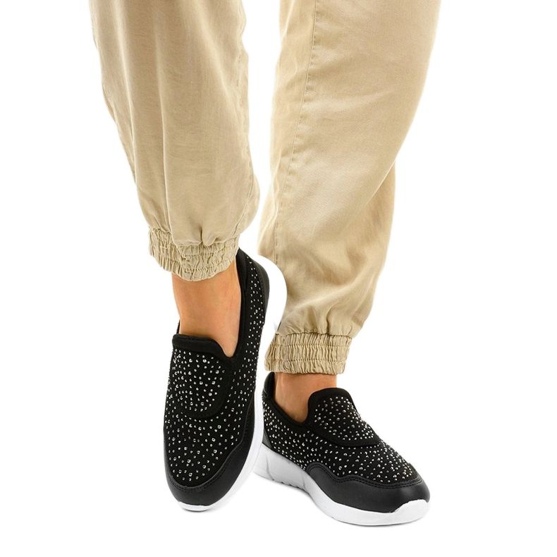 Svartvita slip-on sportskor B84-1 1