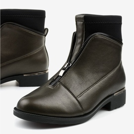 Bruna damstövlar med Tyrell -bokstäver 1