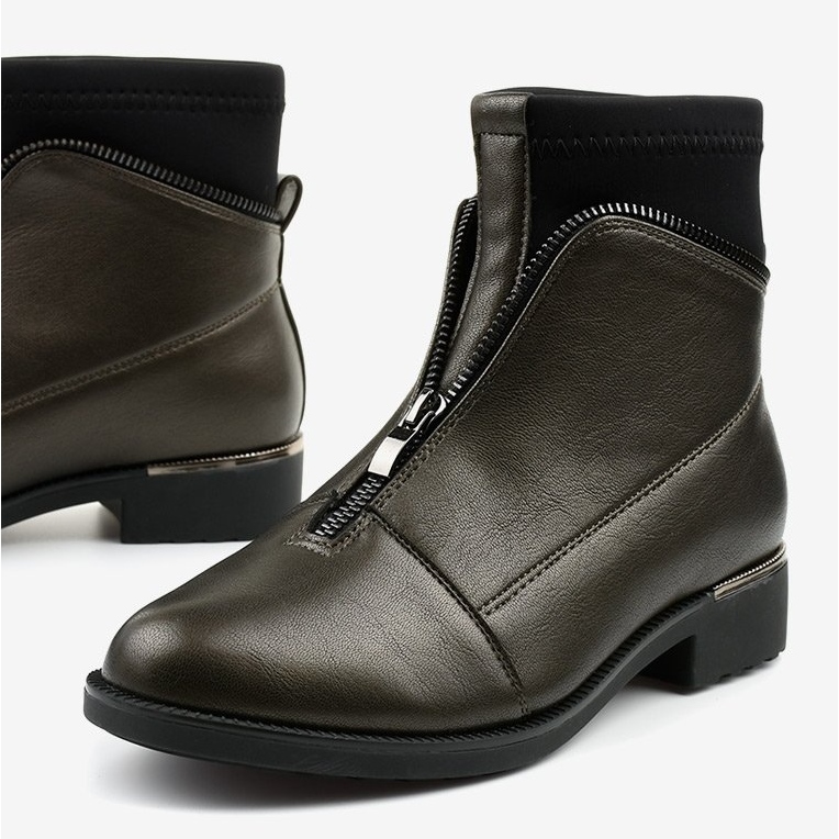 Bruna damstövlar med Tyrell -bokstäver 1