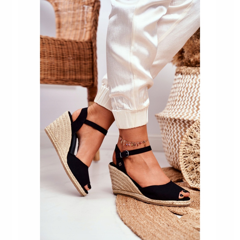 Kvinnors sandaler på en flätad kil Big Star Black DD274A209 svart 2