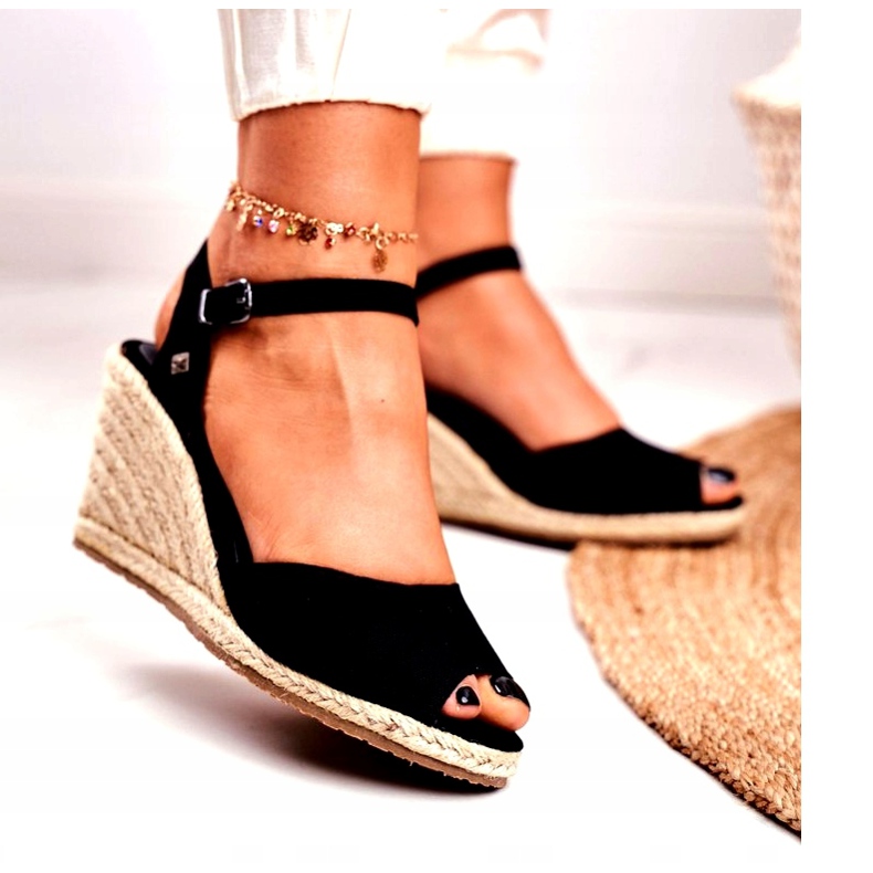 Kvinnors sandaler på en flätad kil Big Star Black DD274A209 svart 1