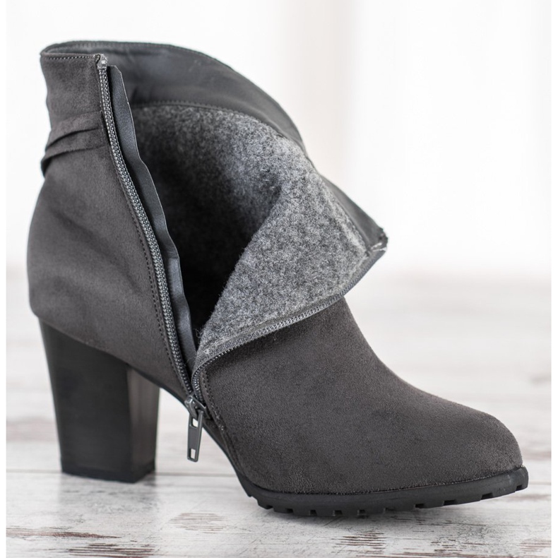 Goodin Grå stövlar med dekorativt bälte 1