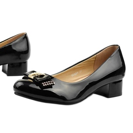 Svartlackerade pumpar på GFA89 -stolpen 1