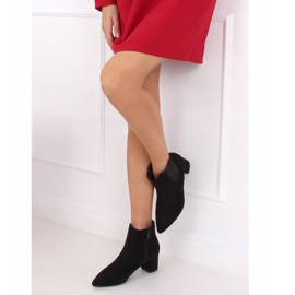 Svarta stövlar med låg klack W27012 Svart 1