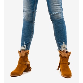 Generationsbruna stövletter i mocka på stolpen 1