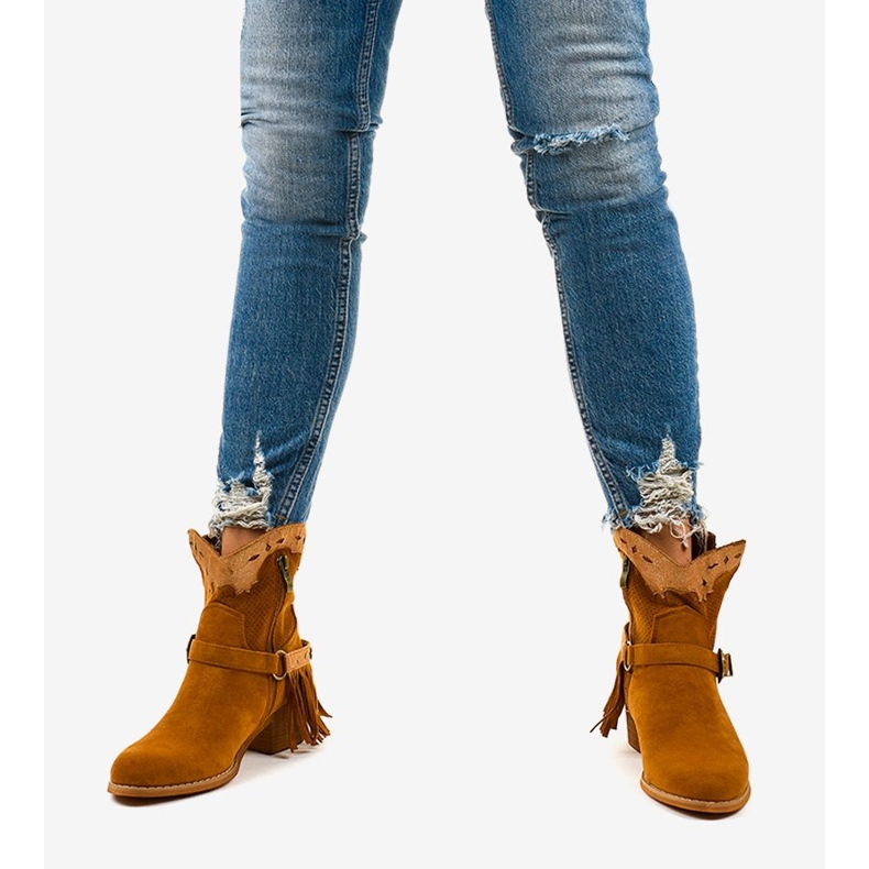 Generationsbruna stövletter i mocka på stolpen 1