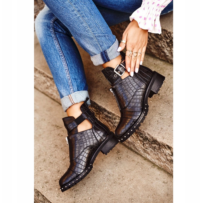 Svarta damstövlar med utskärningar Black Hampton 1