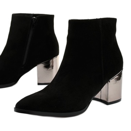 BM Svarta fotkängor tillverkade av Astihusa eco-mocka 1