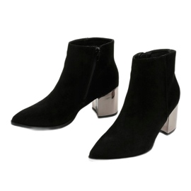 BM Svarta fotkängor tillverkade av Astihusa eco-mocka 2