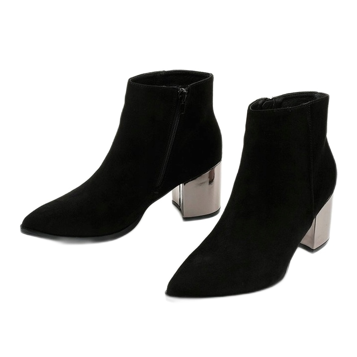 BM Svarta fotkängor tillverkade av Astihusa eco-mocka 2