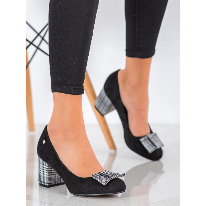 Filippo Bekväma pumpar på en pelare vit svart 1