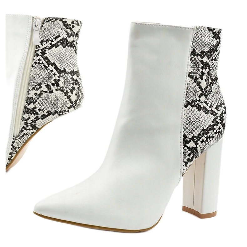 Vita stövlar på Shyvia -stolpen 1