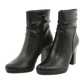 M.Daszyński Svarta stövlar på stolpen till Daszyński AF125-7 2