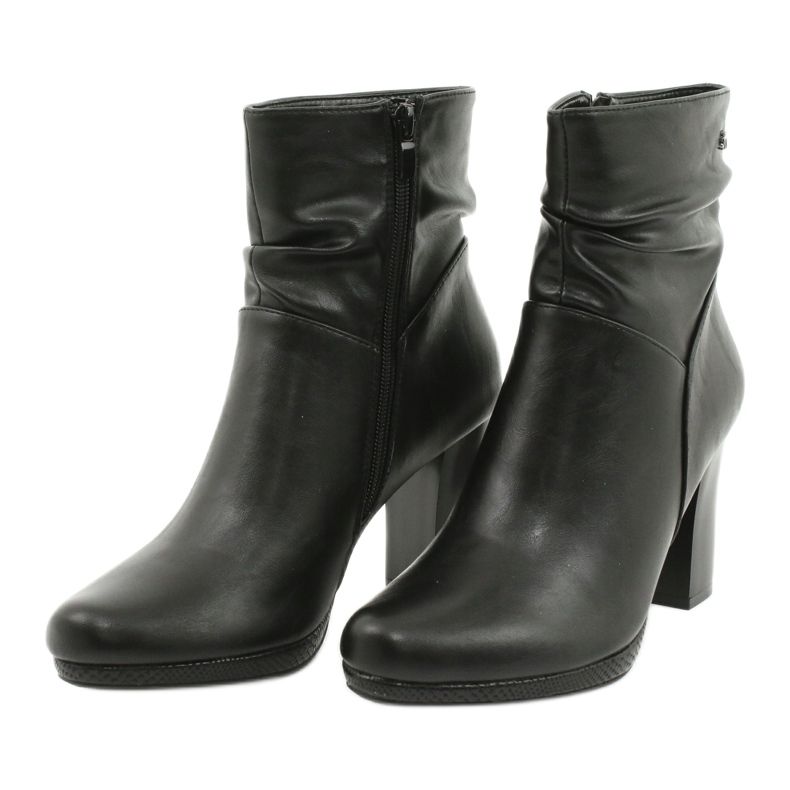 M.Daszyński Svarta stövlar på stolpen till Daszyński AF125-7 2