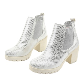 Silverstövlar på Amar -stolpen 2