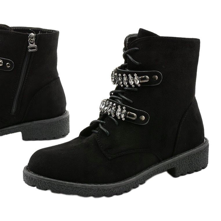 Svarta stövlar med dekorativa Ginoraya -ränder 1