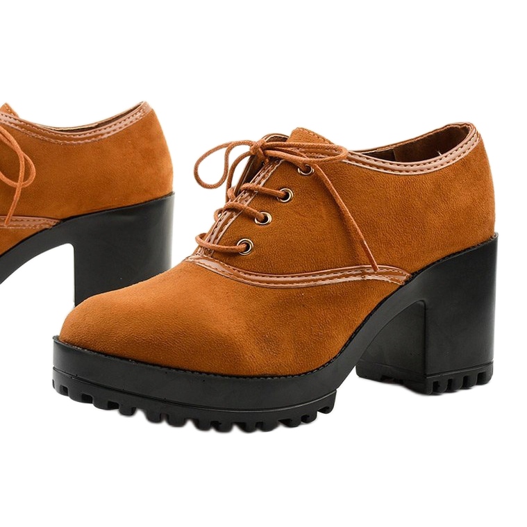 Kamelstövlar snörda på ett Clearfall -block brun 1