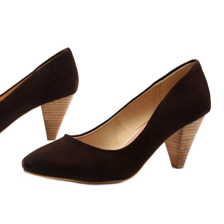 Bruna mockapumpar på Rosebery -stolpen 1