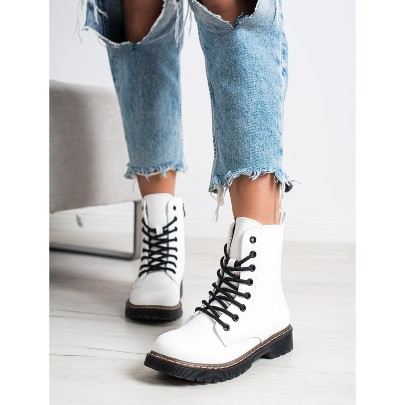 Small Swan Vita stövlar svart 1