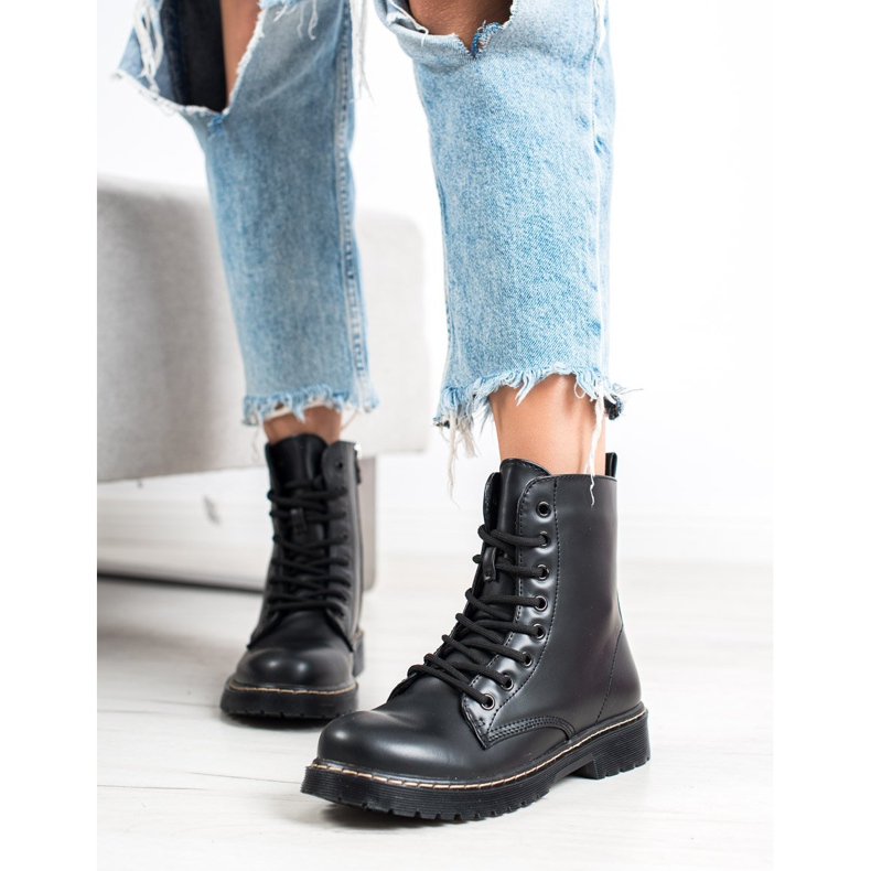 Small Swan Svarta stövlar 2