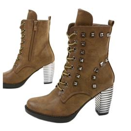 Kaki stövlar på stolpen gjorda av ekoläder F117 grön 1