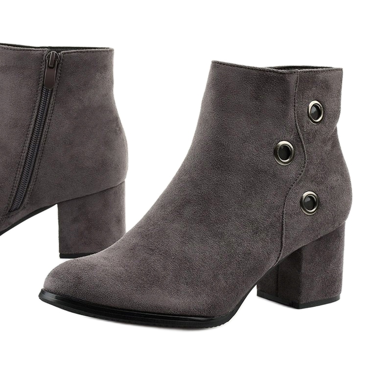 Grå stövlar på stolpen av eko-mocka A8163-3 / A 1