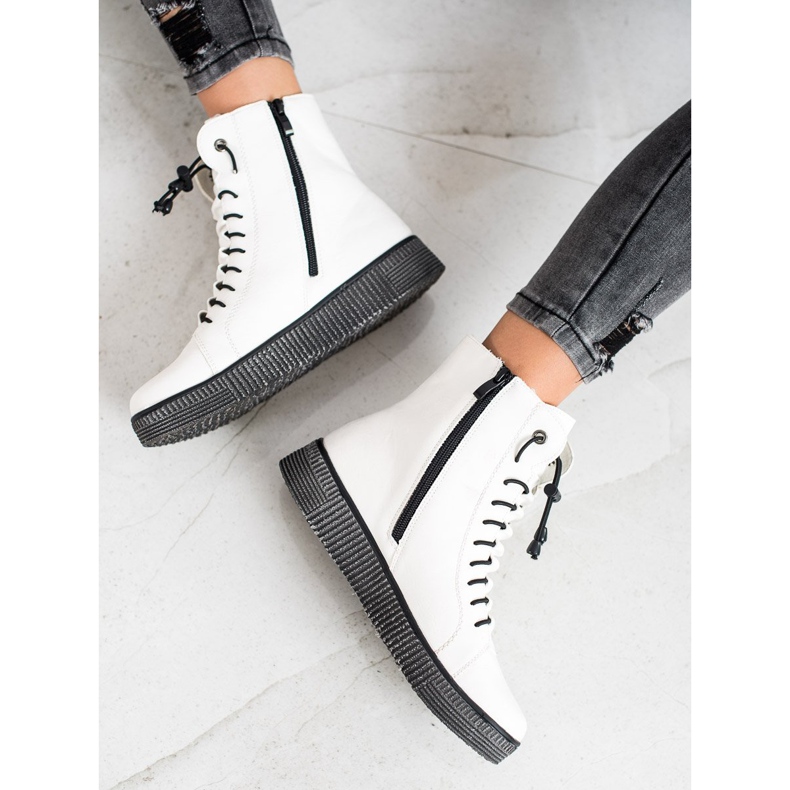 SHELOVET Vita arbetare på plattformen 1