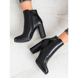 Ideal Shoes Klassiska högklackade stövlar svart 2