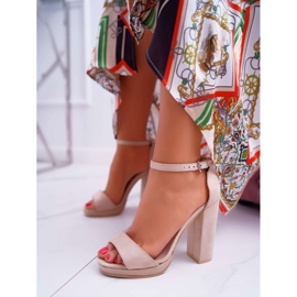 ADY Beige sandaler för kvinnor på en klack Debora -plattform 1